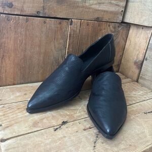 NEW Frye Kenzie Venetian Black Slip-On Flats